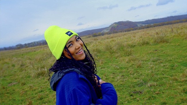 「Crystal Kay、北海道・釧路から知床まで2泊3日のドライブ旅を撮影した新曲「Love Myself」MV公開」1枚目/2