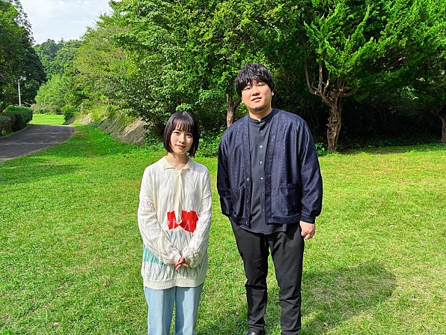 「秦 基博×TOMOO、歌詞も共作したコラボ曲「青葉」MV公開」1枚目/2