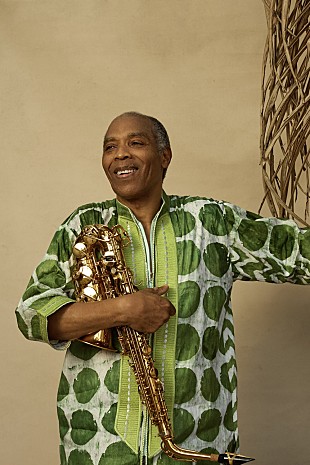 「フェミ・クティ、新曲「Politics Don Expose Them」で政治家たちの腐敗を歌う」