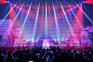 Revo、“サンホラの沼”へ誘う圧巻のパフォーマンスを見せた【Revo's Halloween Party 2024】1日目 | Daily News | Billboard JAPAN