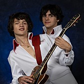 「出演者によるアートワーク再現ショット公開＆実在兄弟デュオのその後は（映画“ドリーミン・ワイルド”）」1枚目/3