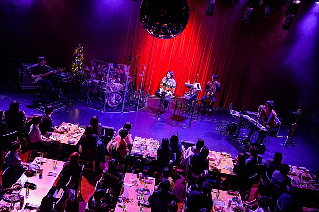 「＜ライブレポート＞Galileo Galileiがビルボードライブに初登場　音楽と温もりで彩るクリスマス・ホームパーティー」1枚目/12