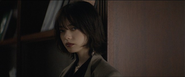 「『平手友梨奈『ALL I WANT』MUSIC VIDEO』」4枚目/8