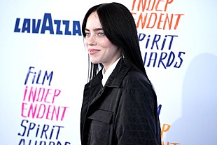 「ビリー・アイリッシュ、8回目となる毎年恒例のインタビューで“今年友達を作ることに明け暮れた”と語る」