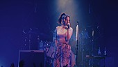 「阿部真央、「immorality（Arranged by 岡崎体育）」ライブ映像公開」1枚目/1