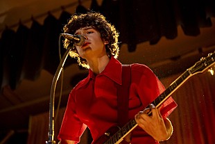 「若手俳優ノア・ジュプの劇中歌唱シーン公開、映画『ドリーミン・ワイルド 名もなき家族のうた』より」