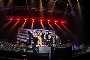 ゴールデンボンバーの20周年アリーナライブ【旧作-kyusaku-】レポート