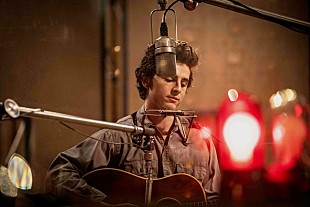 「ボブ・ディラン「サブタレニアン・ホームシック・ブルース」にティモシー・シャラメが再び命を吹き込むMV解禁」