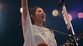 「阿部真央、【15th Anniversary Abe Mao Zepp Live Tour 2024】より「I wanna see you」ライブ映像公開」1枚目/2