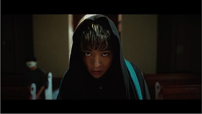 「THE ORAL CIGARETTES、ニューALより「DIKIDANDAN」MVティザー公開　教会の中で意味深なロゴ」1枚目/4