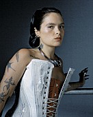 「サヤ・グレー、死と片思いを歌った新曲「LIE DOWN..」公開」1枚目/2