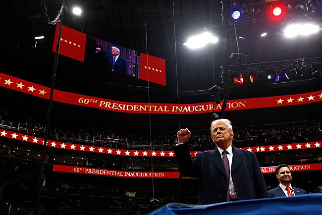 「ドナルド・トランプ、米大統領就任式前の集会でヴィレッジ・ピープル「Y.M.C.A.」にあわせてダンス」1枚目/1