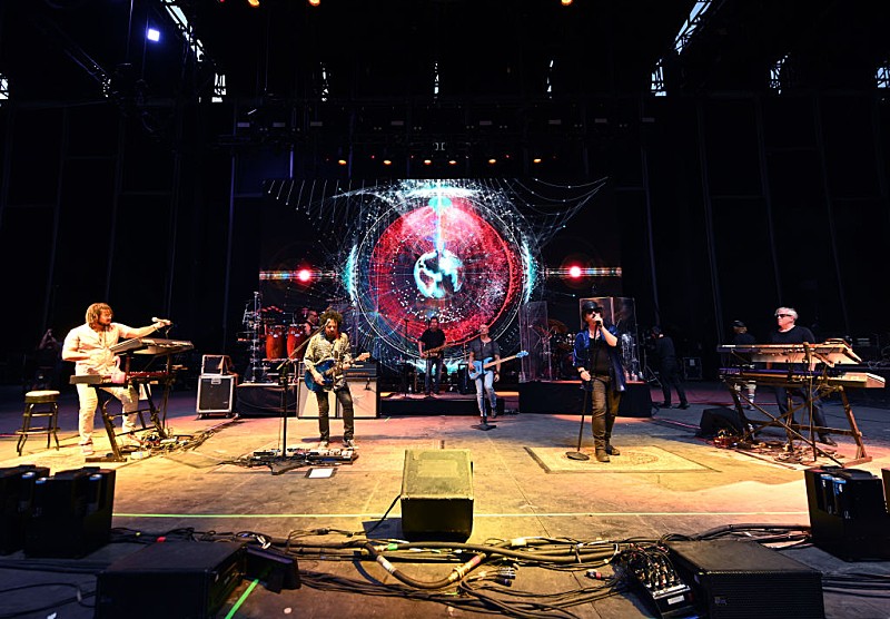 「TOTOのスティーヴ・ルカサー、ウィーザーが「Africa」をカバーした意図を疑問視」1枚目/1