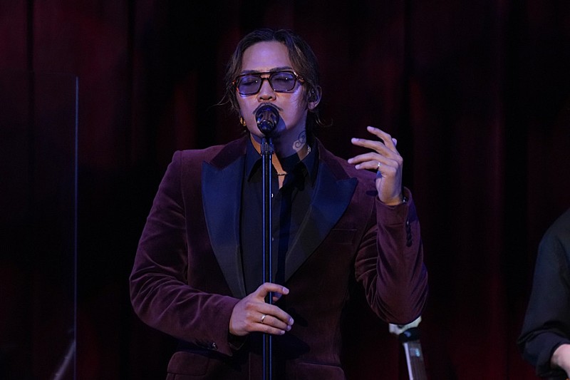 ＜ライブレポート＞KAZ、バースデーライブで幕を開けた新たな物語――音楽と祝福に包まれた感動の夜