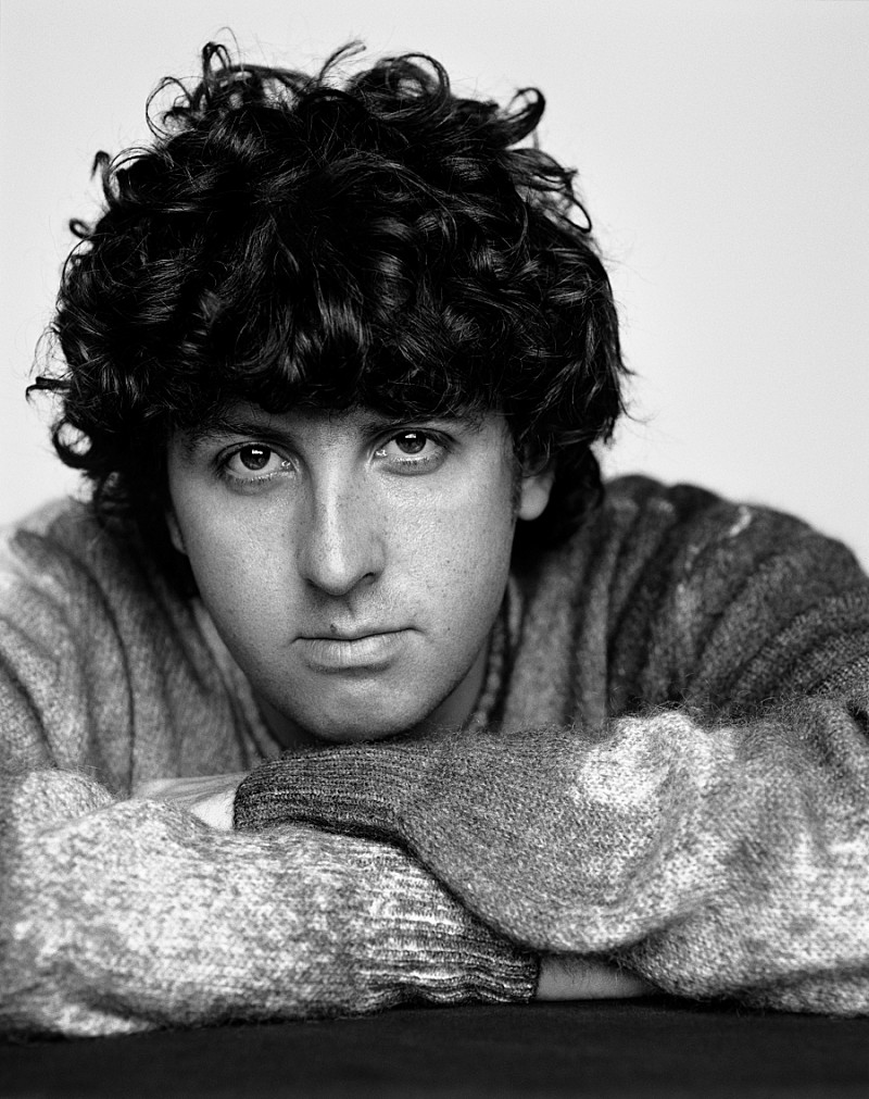 ジェイミー・エックス・エックス、エリカ・バドゥ参加の新曲などを追加収録した『In Waves』DX版配信 