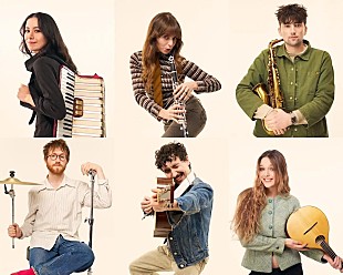 「ブラック・カントリー・ニュー・ロード、ニューALより「Besties」MV公開」