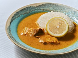 YOASOBI監修カレー第2弾のEC販売スタート、カレー皿＆スプーンも受注
