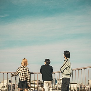 「ココラシカ、小西遼とのコラボ楽曲「Q」配信スタート」