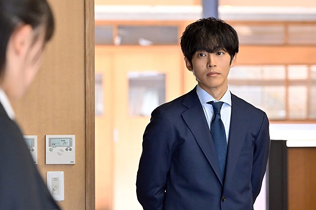 「「御上先生」「人や国の数だけ正義があるんだ。自分の正義だけが通ると考えていたら、誰とも話しなんてできない」「教科書検定をドラマで取り上げるなんて考えたこともなかった」」1枚目/1