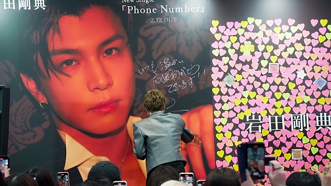 「岩田剛典 SHIBUYA109でのサプライズイベント」3枚目/8