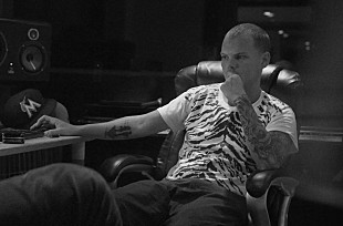 「故アヴィーチー、最後のパフォーマンスから「Forever Yours」が初めて公式音源化」