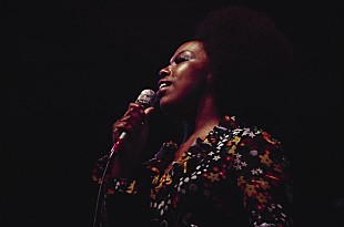 「ロバータ・フラックが88歳で死去、ジュリアン＆ショーン・レノン／ジェニファー・ハドソン／フリーなど多くの著名人が追悼」