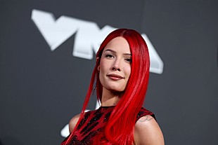 「ホールジー、新曲「Safeword」のリリースを予告」