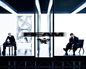 「SEVENTEENのユニット・HxW、光と存在感で魅せるオフィシャルフォト「＋（plus）」公開」1枚目/7