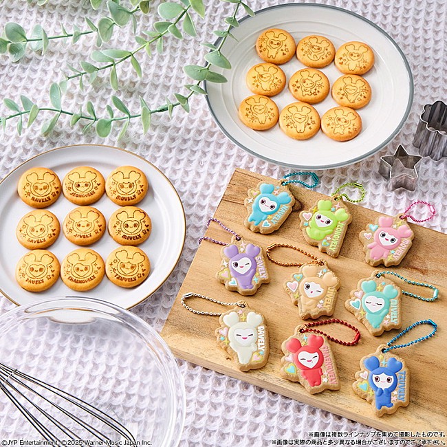 「TWICEの公式キャラクター「TWICE LOVELYS」ビスケット＆チャームが登場」1枚目/1