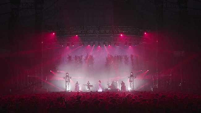 「女王蜂、結成15周年記念単独公演より「おままごと」ライブ映像を公開」1枚目/4