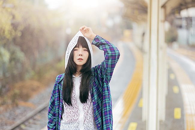 「aiko、46枚目のシングル『シネマ / カプセル』4/30リリース決定　ジャケット写真と新アーティスト写真も公開」1枚目/4