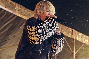 ライブレポート＞Aqua Timez、平安神宮でプレミアムライブ開催 5人の