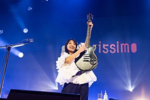 ライブレポート＞miwa、デビュー15周年記念『guitarissimo』再現ライブ