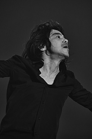 「宮本浩次、アニメ『トリリオンゲーム』OPテーマ「over the top」MV公開」