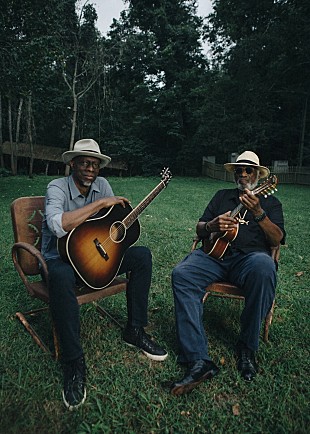 「タジ・マハール＆ケブ・モによるタジモ、最新コラボALより「Junkyard Dog」公開」