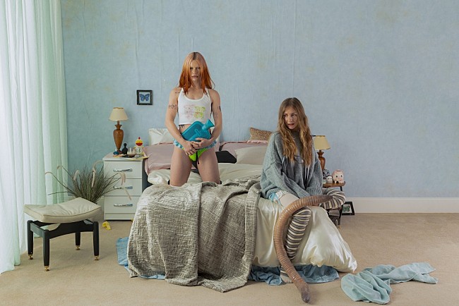 「ウェット・レッグ、2ndアルバム『moisturizer』完成＆新曲「catch these fists」MV公開」1枚目/2