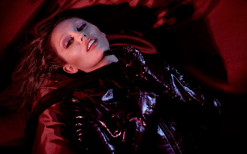 マイリー・サイラス、新曲「End of The World」MV解禁