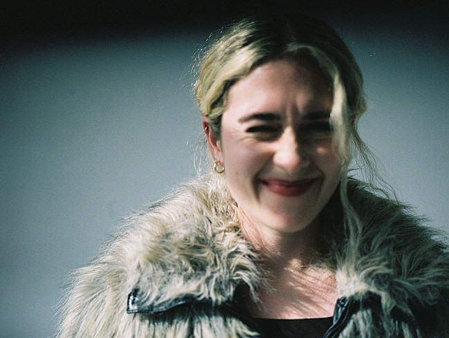 「ブロンドシェル、新曲「23&#039;s A Baby」のリリック・ビデオ公開」1枚目/2