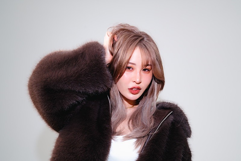 「HITOMIN、“中性的でラフでボーイッシュな”新曲「Painkiller」MV公開へ」1枚目/2