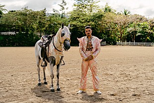 「ラウ・アレハンドロ、新曲「Carita Linda」MVでプエルトリコの豊かな文化をオマージュ」