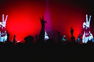 米津玄師、自身最大規模ワールドツアー【KENSHI YONEZU 2025 WORLD