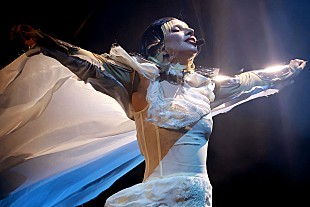 「レディー・ガガ、【コーチェラ】で演奏せずも『ハーレクイン』は“最も誇りに思っている作品のひとつ”と語る」