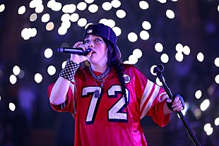 「ビリー・アイリッシュ、幼少期に自分の名前が“本当に嫌いだった”理由を明かす」