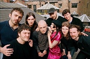 「キャロライン、初来日公演決定＆キャロライン・ポラチェック参加の新曲解禁」