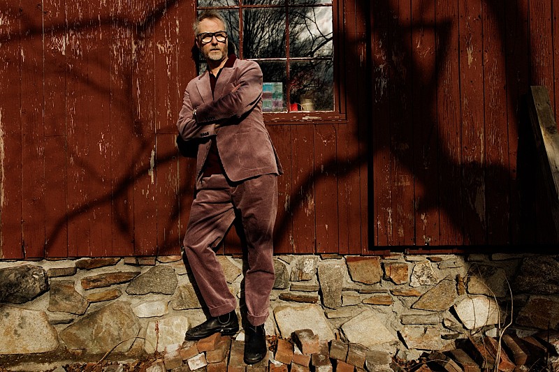 ザ・ナショナルのマット・バーニンガー、最新ソロ作より「Breaking Into Acting」MV公開