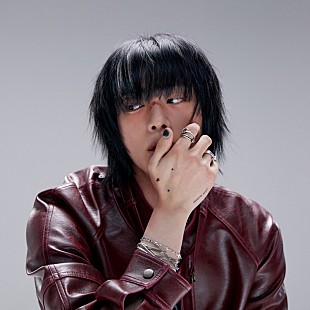 「BTSのJIN、大胆でワイルドな魅力を『Echo』コンセプトフォト第2弾で強調」