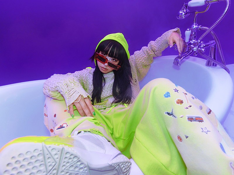 紫 今、新曲「ウワサのあの子」配信リリース 