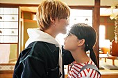 「大橋和也（なにわ男子）が“デコチュー＆壁ドン”、映画『君がトクベツ』場面写真が解禁」1枚目/5
