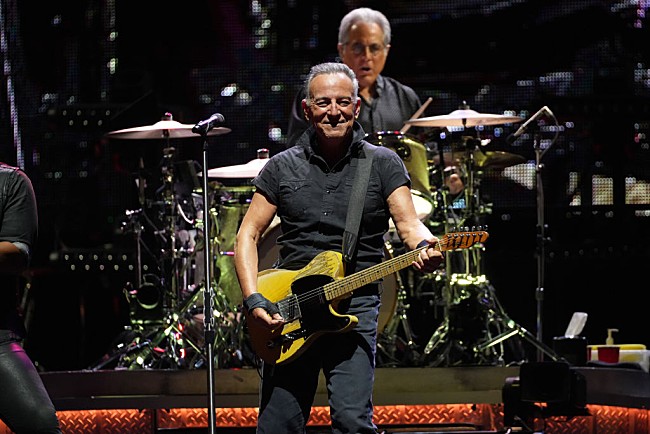 「ブルース・スプリングスティーン、最新ツアー初日に“無能で裏切り者の”トランプ政権を痛烈に批判」1枚目/1