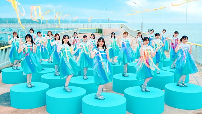 「日向坂46、夏らしく爽快な「海風とわがまま」MV公開」1枚目/2